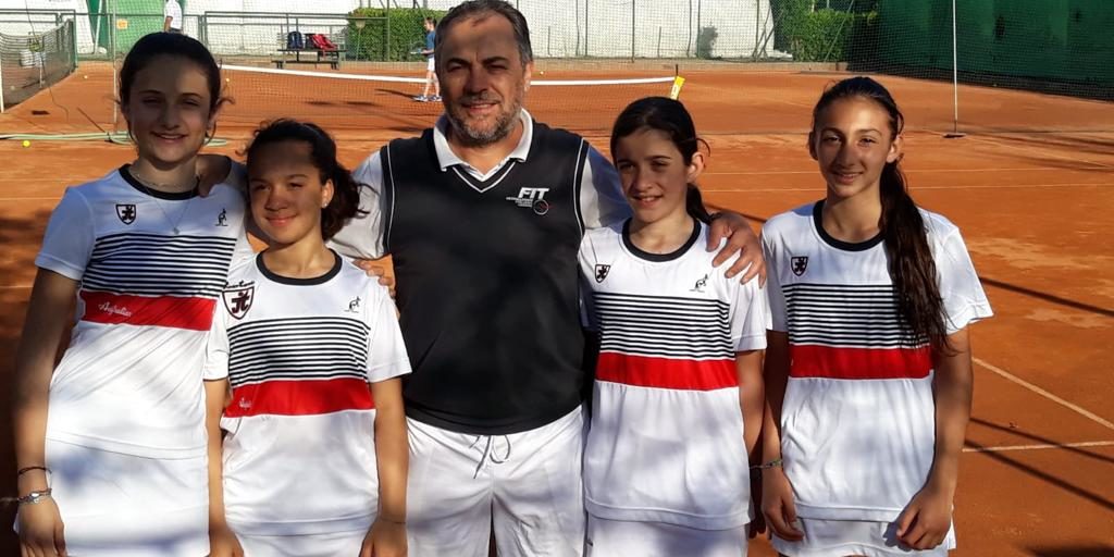 PHOTO-2019-05-06-15-04-51 squadra under 12 femminile junior tennis milano 2019